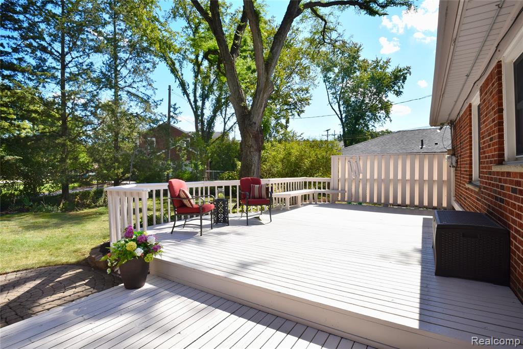 18146 Riverside Drive, Beverly Hills, MI 48025 — Photo 28