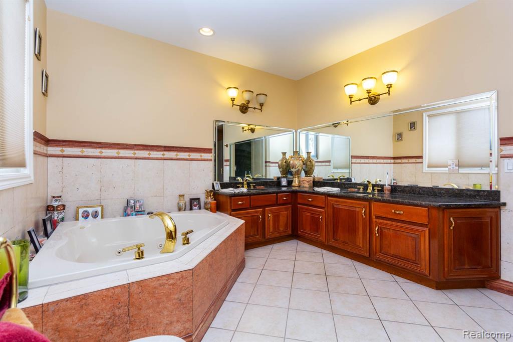 49759 Lakebridge Drive, Shelby Twp, MI 48315 — Photo 24
