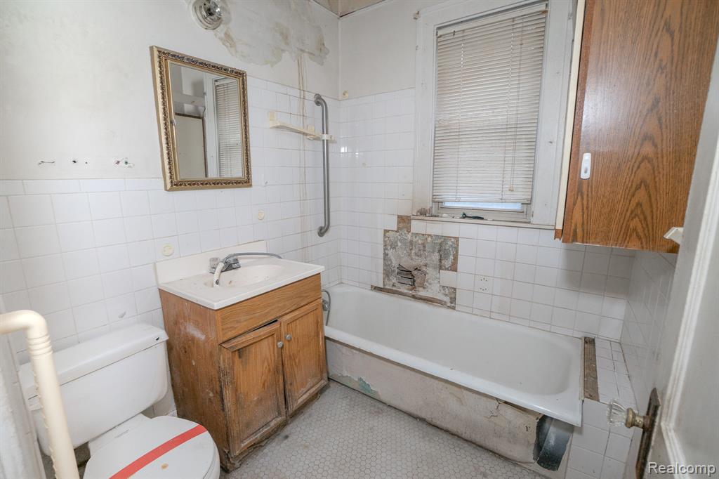 20475 San Juan Drive, Detroit, MI 48221 — Photo 9