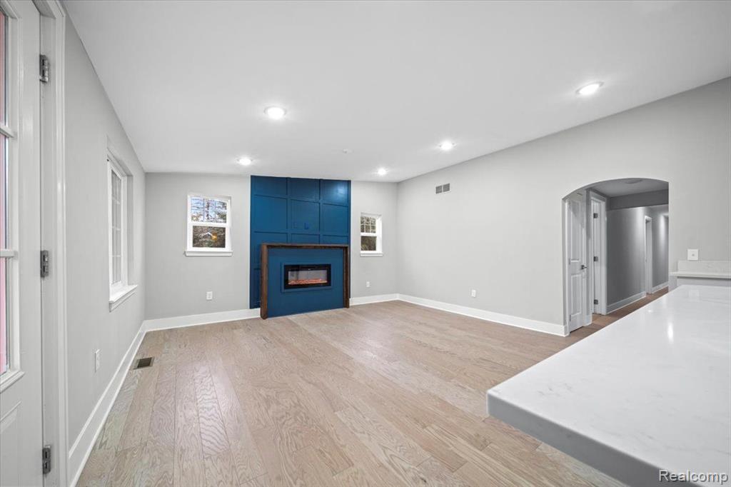 360 NEWTON Drive, Lake Orion, MI 48362 — Photo 7