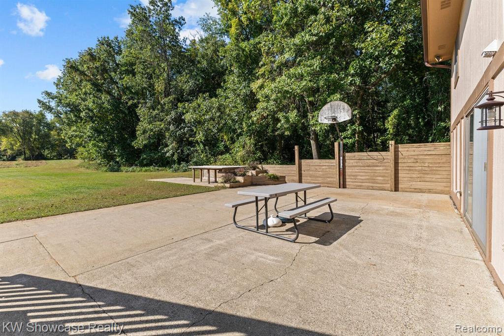 766 WHITE HOUSE Drive, Highland, MI 48356 — Photo 55