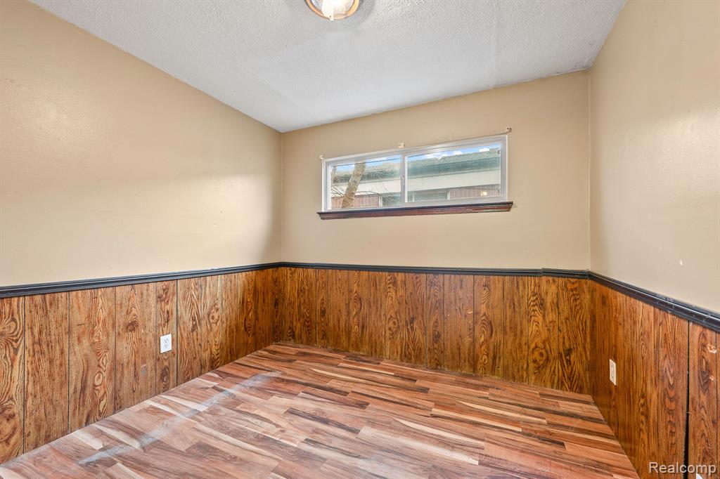 5684 GERTRUDE Street, Dearborn Heights, MI 48125 — Photo 6