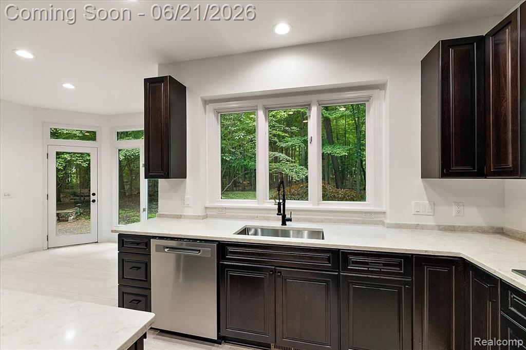 6403 W Oaks Drive, West Bloomfield, MI 48324 — Photo 42
