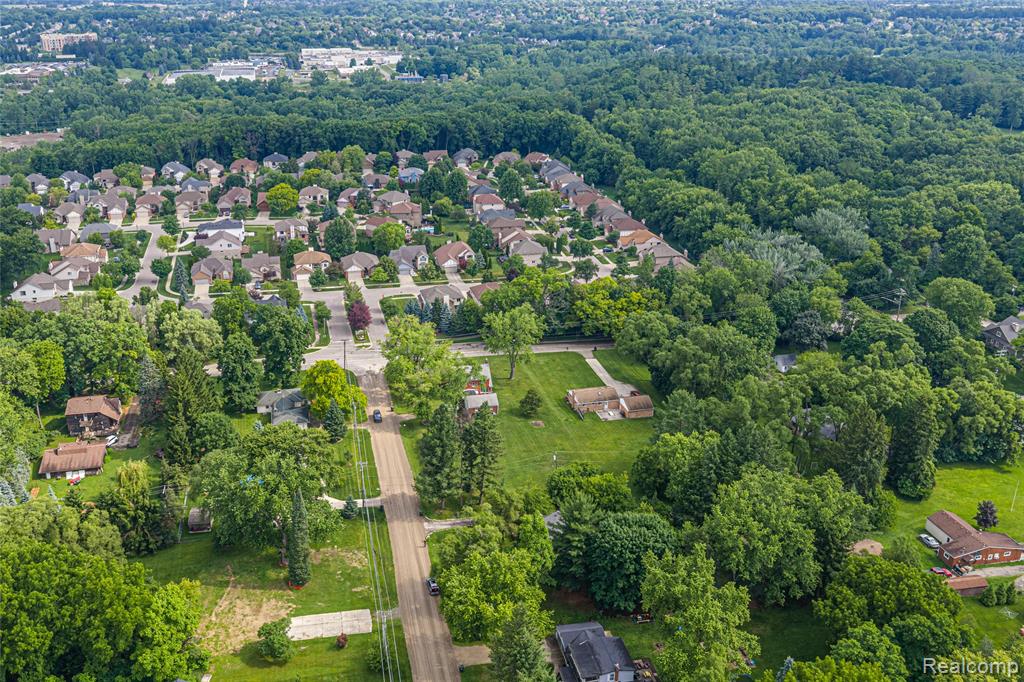 466 Driftwood Avenue, Rochester Hills, MI 48307 — front exterior