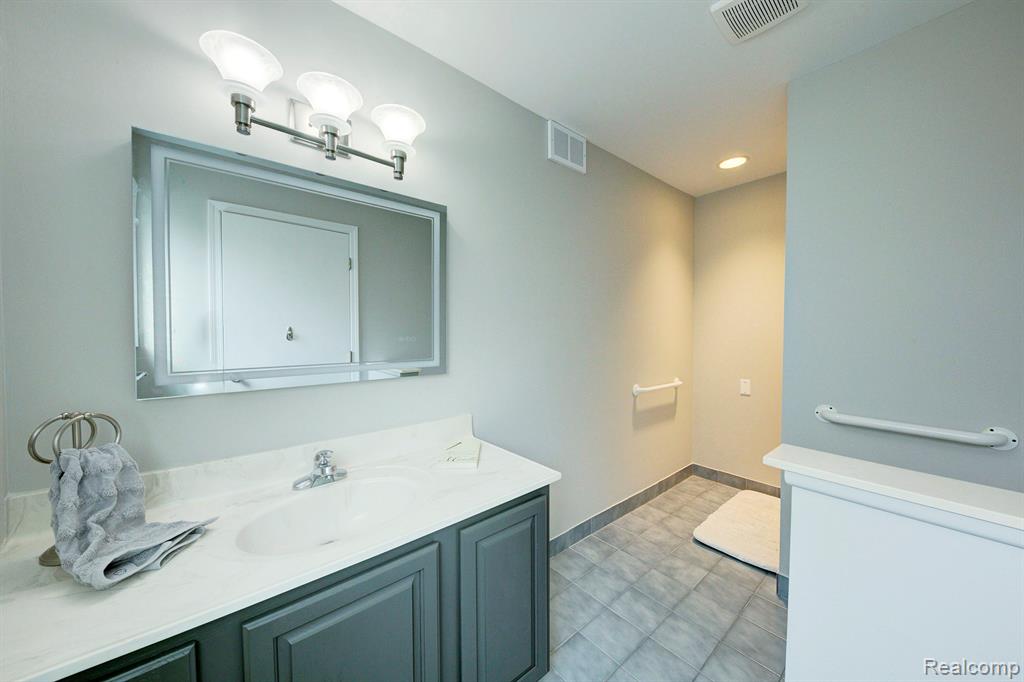 3978 CHANDA, Highland, MI 48356 — Photo 31