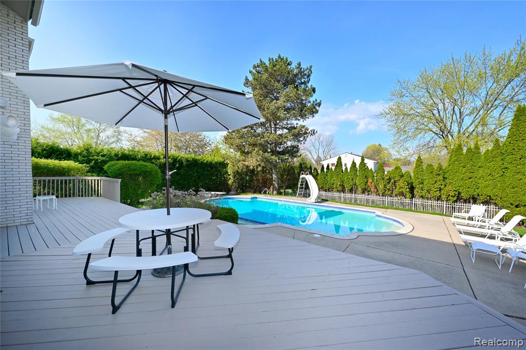 6020 Orchard Ridge Court, West Bloomfield, MI — Photo 39