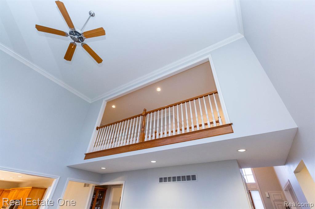 6536 Chatham Circle, Rochester Hills, MI 48306 — Photo 8