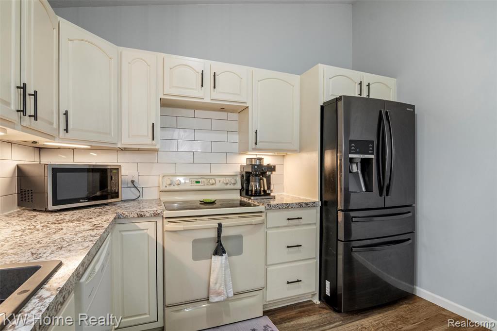 500 Clearwater Drive, Perry, MI 48872 — Photo 13
