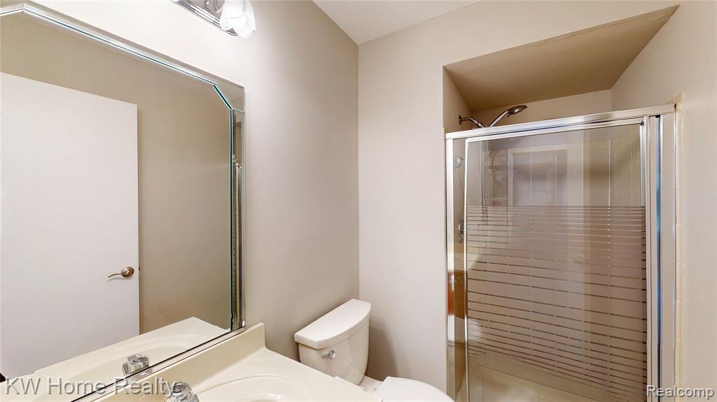 15769 Balfour Drive, 22, Macomb, MI 48044 — Photo 11
