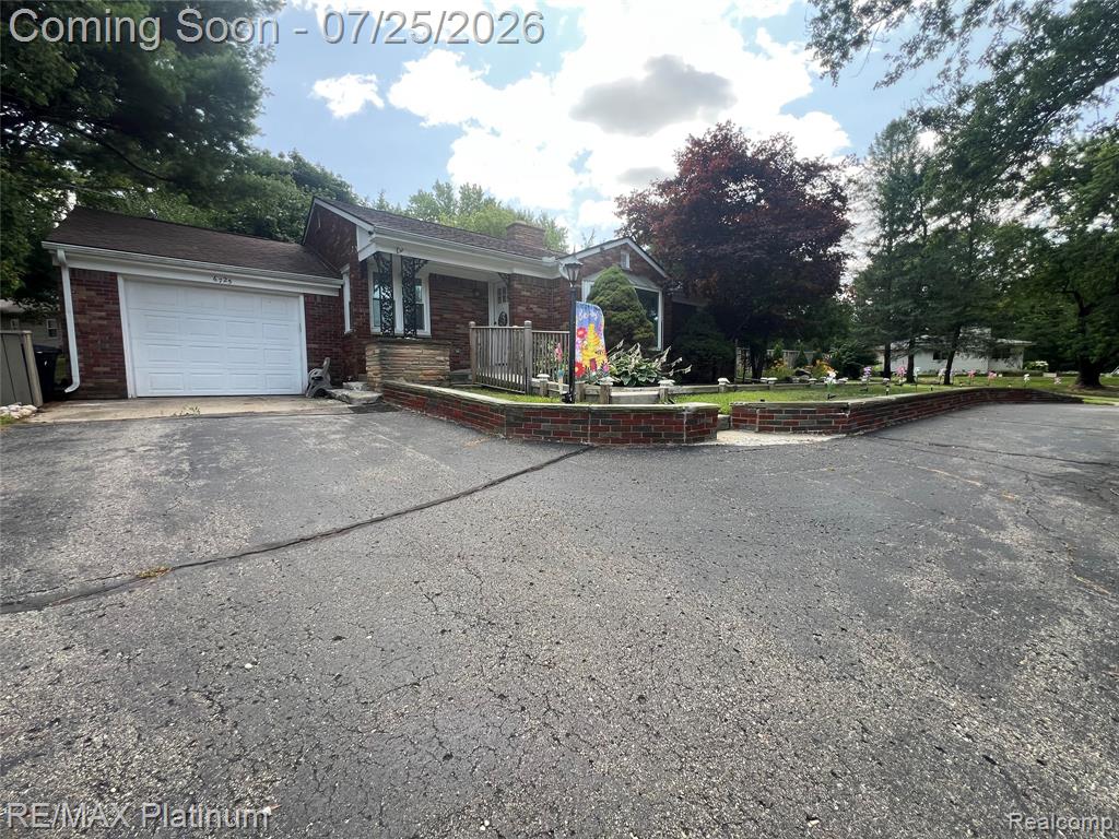 6725 Laurelton, Clawson, MI