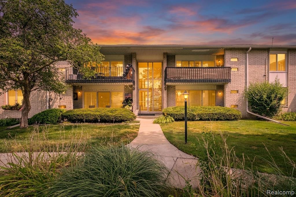 8513 Kennedy Circle, 4, Warren, MI 48093