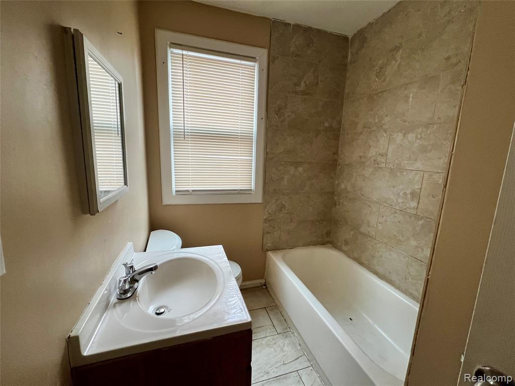 8887 Sorrento Street, Detroit, MI 48228 — Photo 11