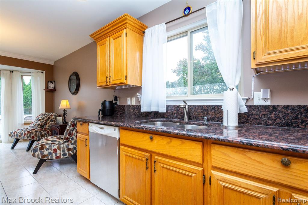 50592 MURRAY Drive, Macomb, MI 48044 — Photo 13