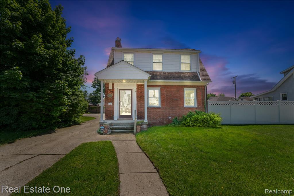 433 Kings Highway, Wyandotte, MI 48192 — front exterior