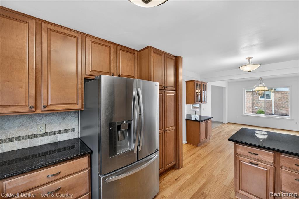 8895 Knolson Avenue, Livonia, MI 48150 — Photo 16