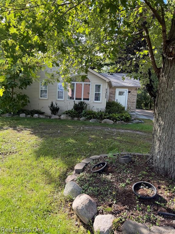 7311 Colony Drive Drive, West Bloomfield, MI 48323