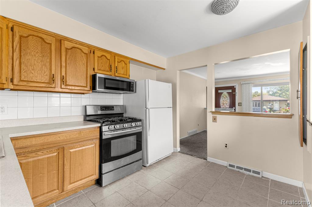 6131 N Evangeline Street, Dearborn Heights, MI 48127 — Photo 10