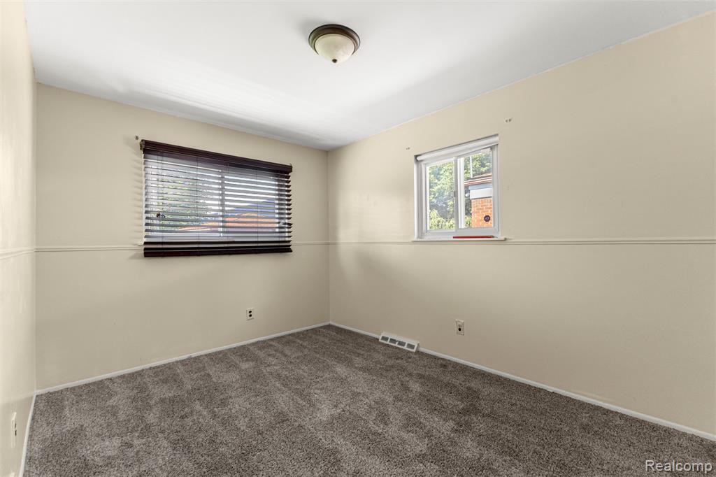 6131 N Evangeline Street, Dearborn Heights, MI 48127 — Photo 15