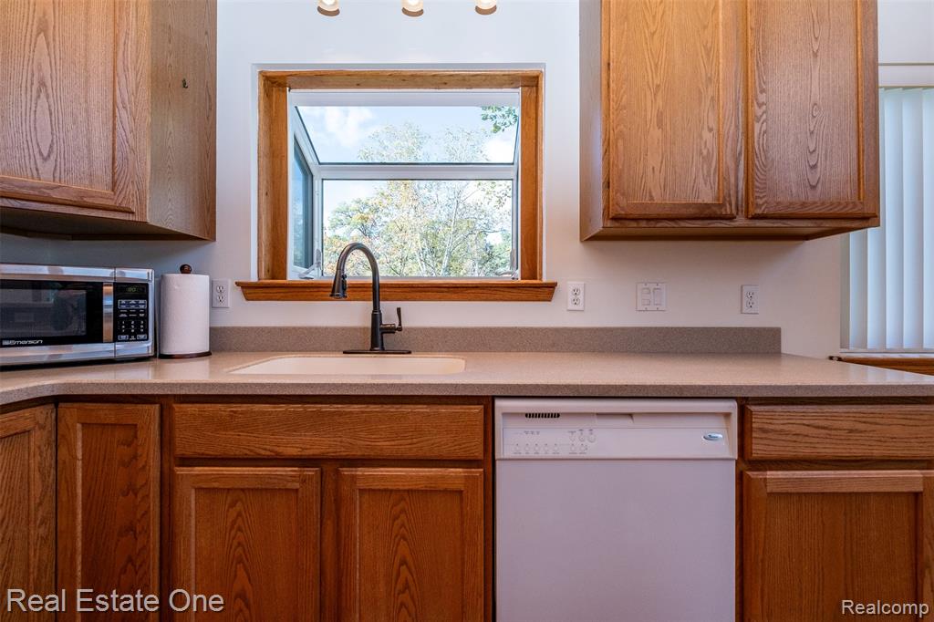 782 Appalachi Street, Commerce Twp, MI 48390 — Photo 18