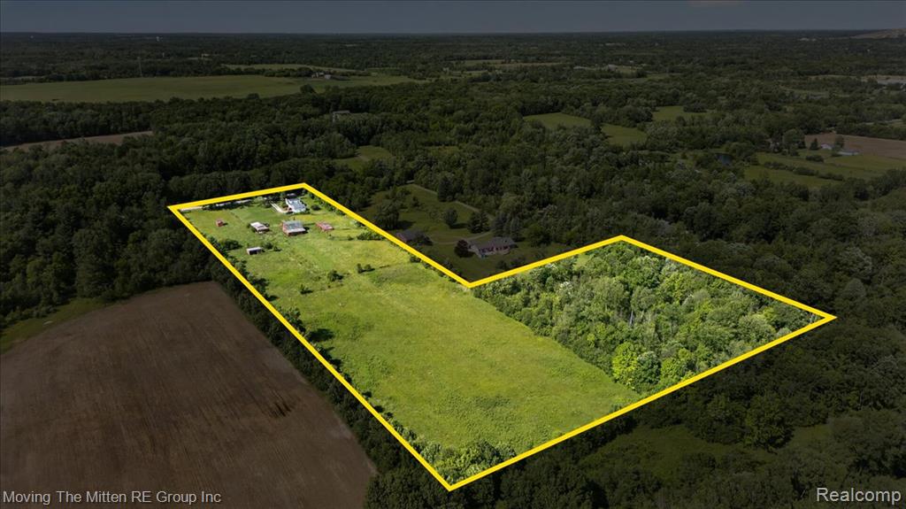 6390 Brookville Road, South Lyon, MI 48178 — Photo 2
