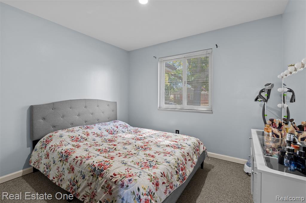 8057 Helen, Center Line, MI 48015 — Photo 10
