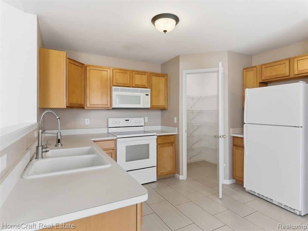 47551 PEMBROKE Drive, Canton, MI 48188 — Photo 13