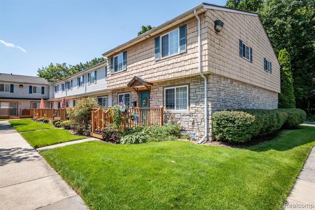 16233 TERRACE VILLAGE Drive, Taylor, MI 48180 — Photo 2