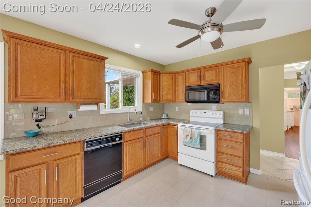 3463 Coseyburn Road, Waterford, MI 48329 — Photo 16