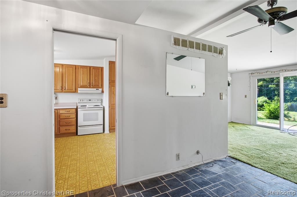 594 Provincetown Road, Auburn Hills, MI 48326 — Photo 11