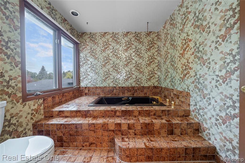 4279 Pine Lane, West Bloomfield, MI 48323 — Photo 18