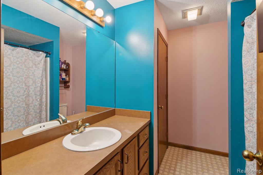 925 DONNALEE Drive, Monroe, MI 48162 — Photo 30