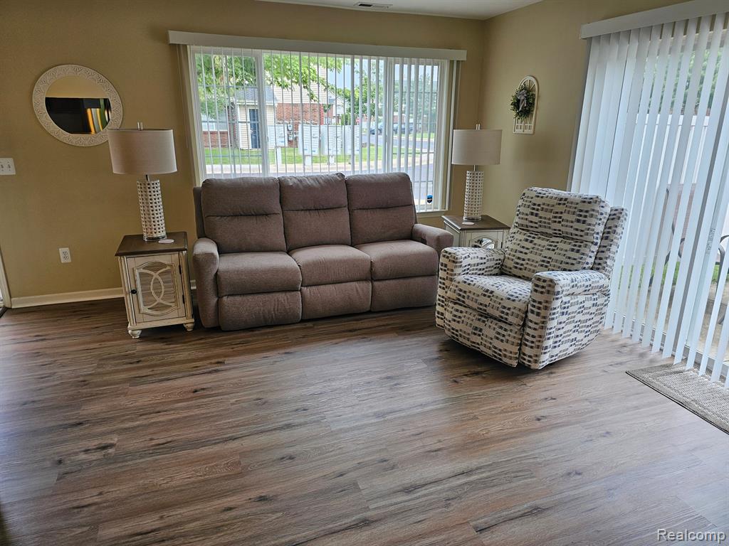 22041 FAIRLANE Boulevard, Woodhaven, MI 48183 — Photo 10