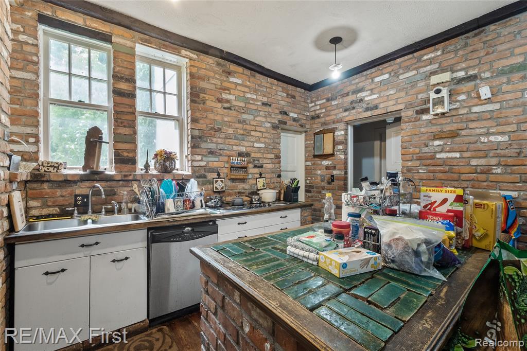 3065 Iroquois Street, Detroit, MI, 48214