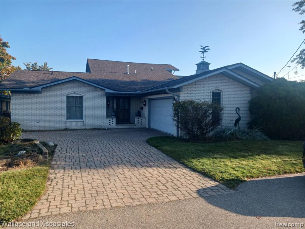 136 Channelsyde Drive, Algonac, MI 48001