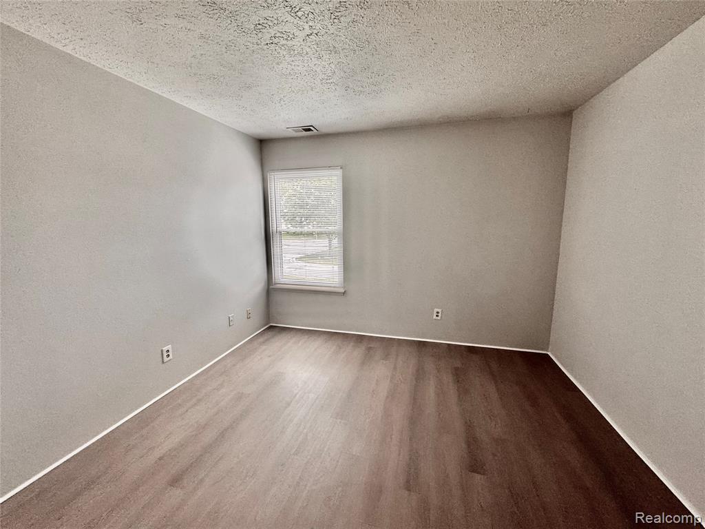 19536 NORTHRIDGE Drive, Northville, MI 48167 — Photo 16