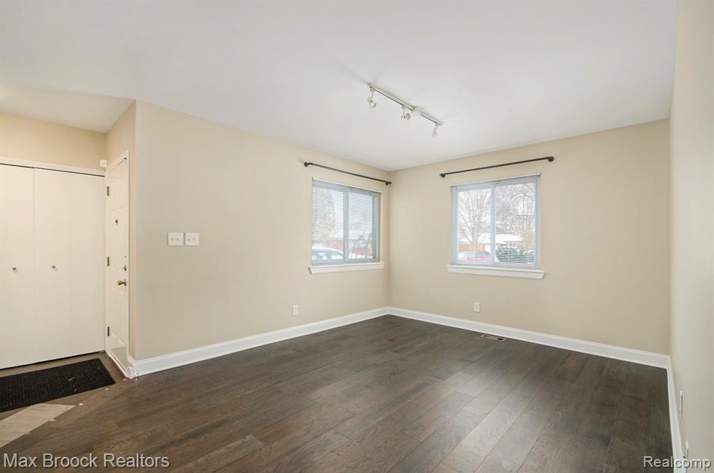 720 Hamlet Court, Auburn Hills, MI 48326 — Photo 2