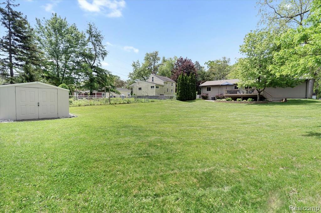 422 Robert Court, Auburn Hills, MI 48326 — Photo 21