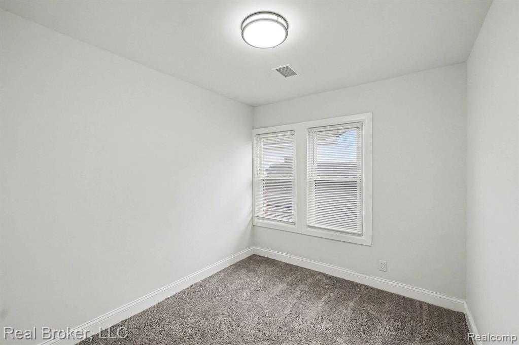 973 E Guthrie Avenue, Madison Heights, MI 48071 — Photo 13