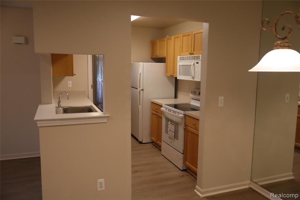 4580 BERKSHIRE Drive, Sterling Heights, MI 48314 — Photo 12