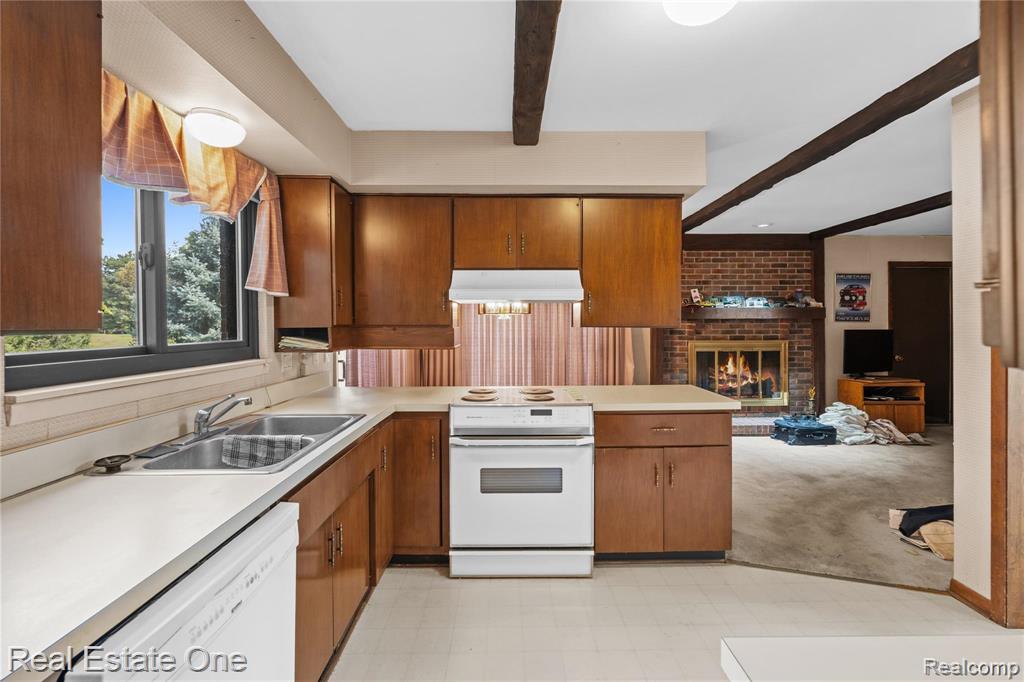 2 Brookwood Lane, Dearborn, MI 48120 — Photo 7