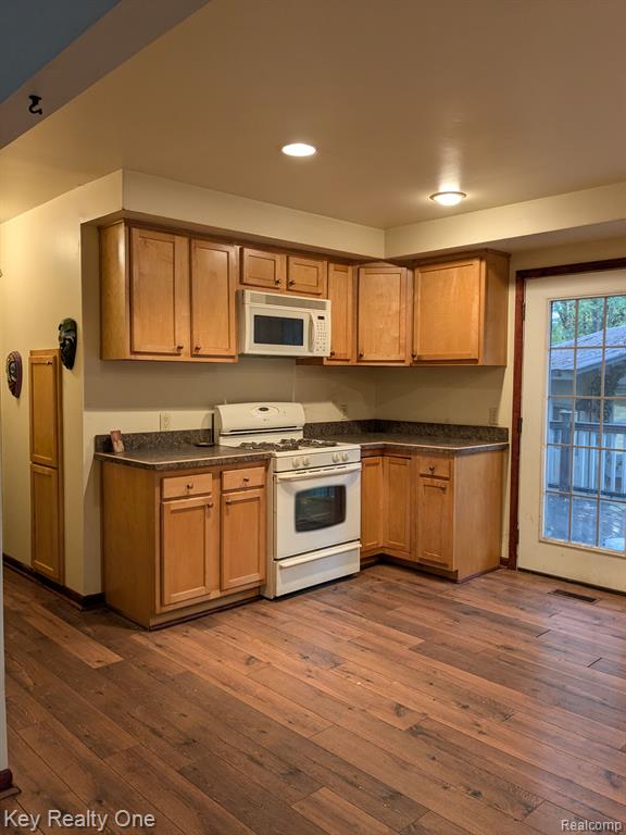 150 PORTER Lane, Leonard, MI 48367 — Photo 18