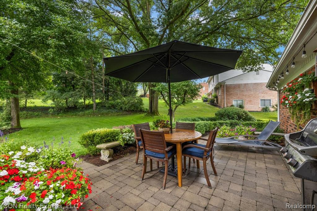 746 Birch Tree Lane, Rochester Hills, MI 48306 — Photo 10