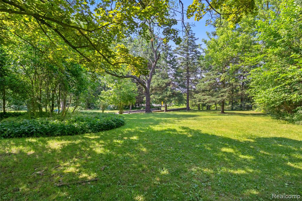 54655 PONTIAC Trail, Milford, MI 48381 — Photo 36