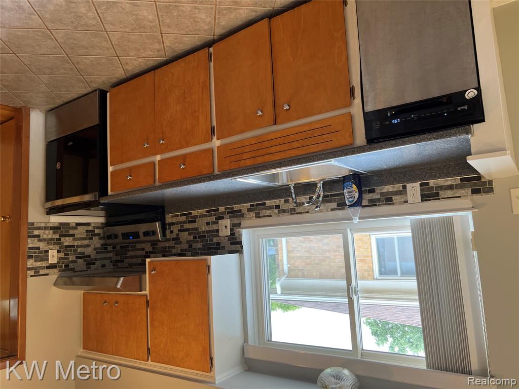 8251 Darlene Street, Warren, MI 48093 — Photo 16