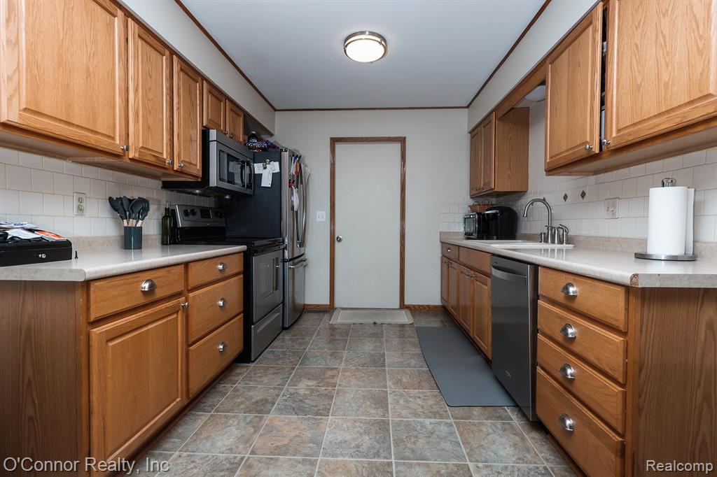 3082 Stoneybrook Lane, Port Huron, MI 48060 — Photo 10