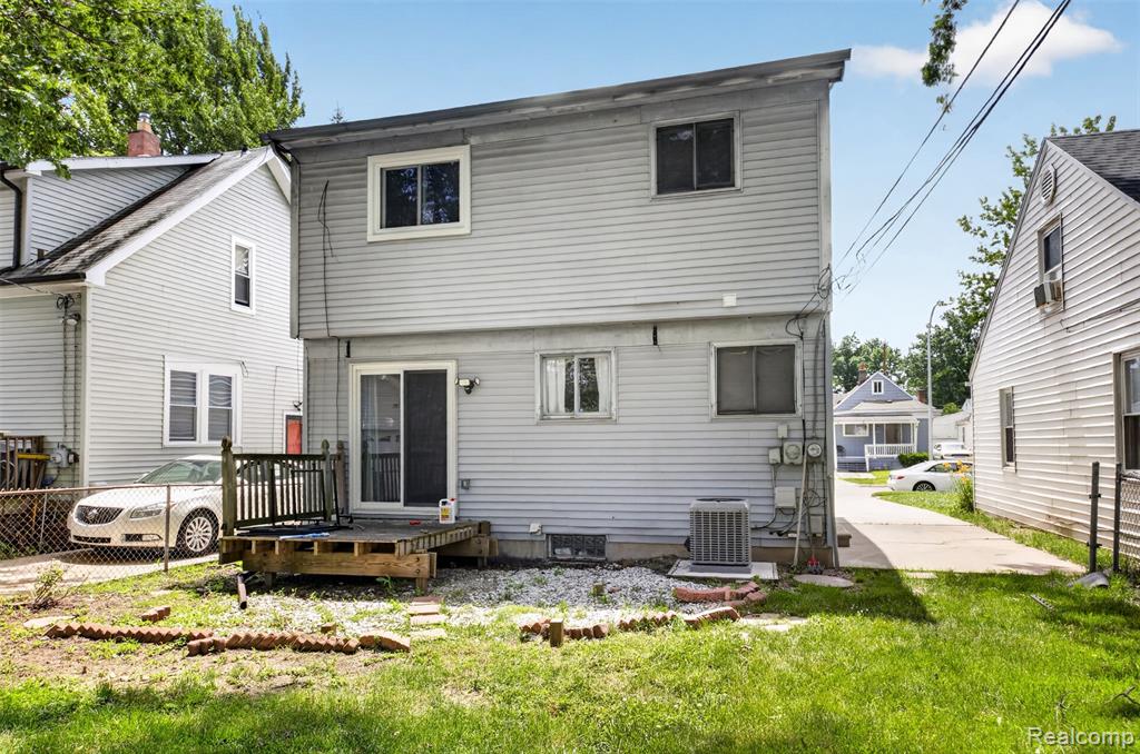 20471 Hollywood Street, Harper Woods, MI 48225 — Photo 49