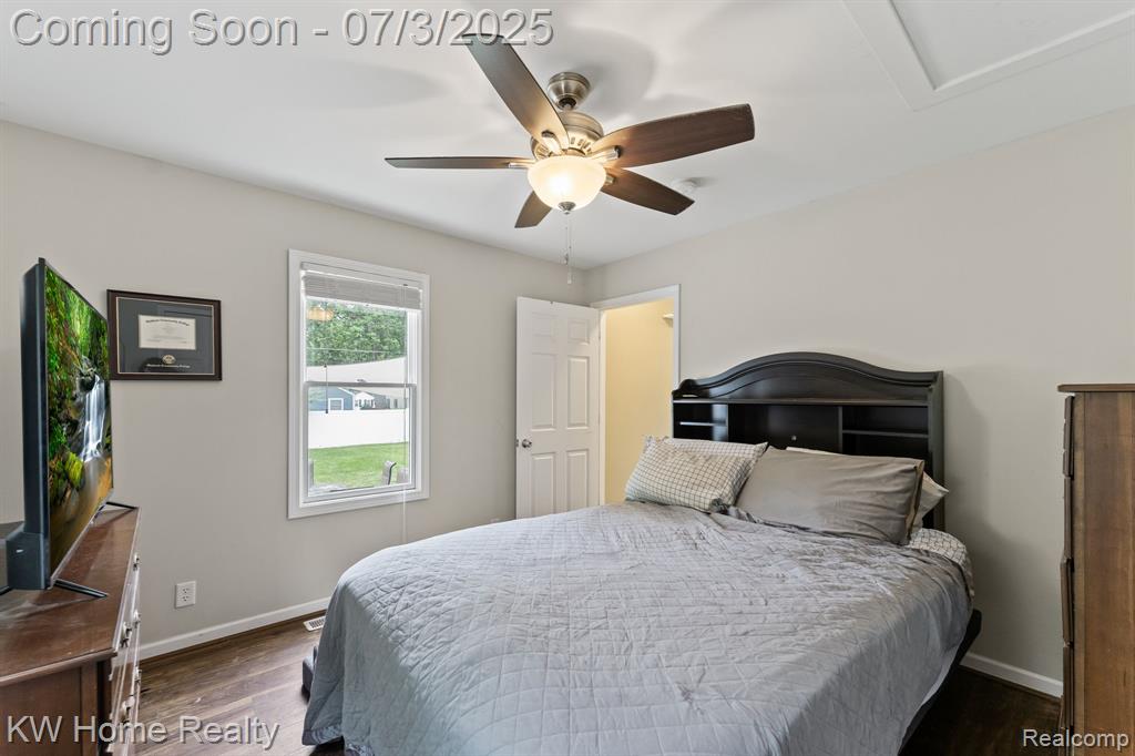 5575 Berkley Drive, Waterford, MI 48327 — Photo 12