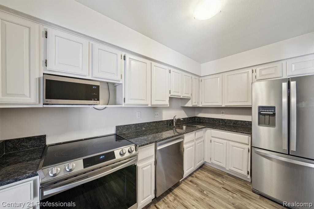 30535 W 14 MILE Road, 20, Farmington Hills, MI 48334 — Photo 14