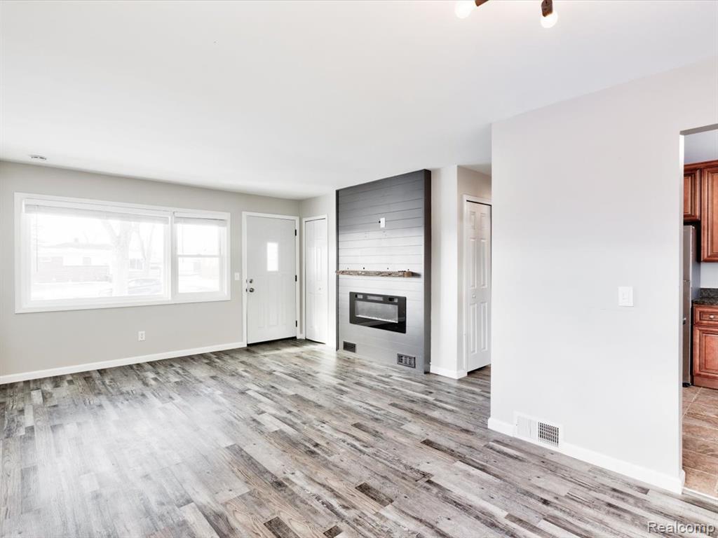 917 CAROLINA, Marysville, MI 48040 — Photo 5