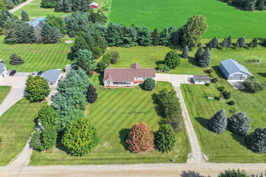 761 MELLISH Drive, Lapeer, MI 48446 — Photo 32